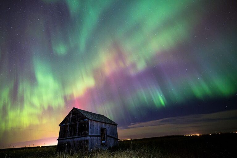 Neil Zeller_Aurora Over House