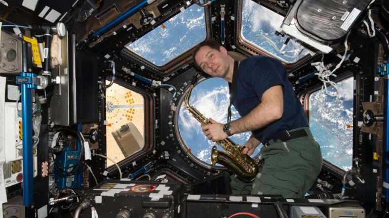 Thomas_Pesquet_with_saxophone
