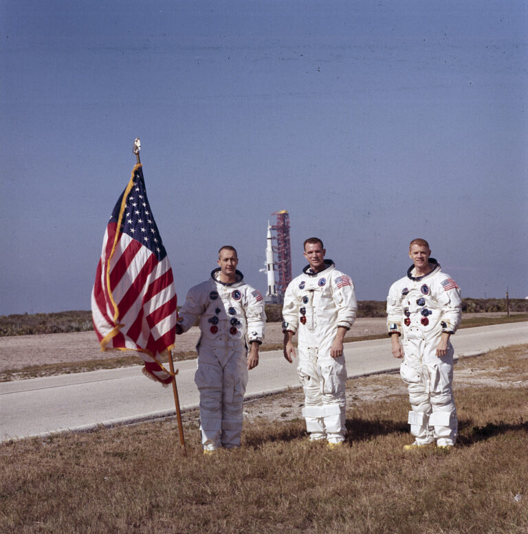 6890492