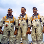 NASA เผยภาพยานโคจรจับภาพรถสำรวจคิวริโอซิตี (Curiosity) ทิ้งรอยล้อบนดาวอังคาร