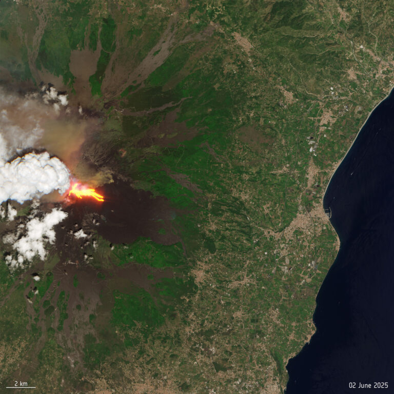 Mount_Etna_erupts