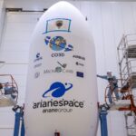 กล้องฮับเบิลเผยความงามของกาแล็กซีกังหันน้ำวน (M51) และคู่สหายในห้วงอวกาศ