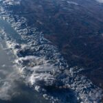 ภาพถ่ายดาวหางเลมมอน กาแล็กซีทางช้างเผือก และเทือกเขาหิมาลัยในเฟรมเดียว!