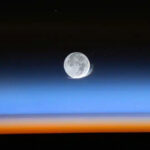 นักดาราศาสตร์ตะลึง! พบ “นิวเคลียสคู่” ใจกลางกาแล็กซี NGC 4486B หลักฐานสำคัญของการรวมตัวหลุมดำมวลยิ่งยวด