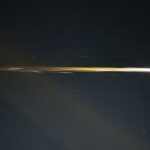 ตระการตา! กล้องฮับเบิลจับภาพลำเจ็ตจากดาวฤกษ์เกิดใหม่ พุ่งทะยานไกลกว่า 32 ปีแสง ยาวที่สุดเท่าที่เคยพบ